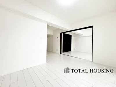 【居間・リビング】 | サニーハイツ藻岩 | オープンでのびやかな空間を生み出す、こだわりの広がりとゆとり。家族と過ごす時間を大切にしたい方にぴったりの明るくゆとりある住空間です。