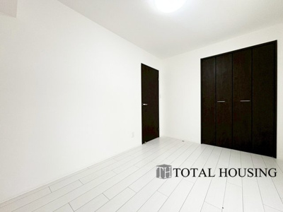 【洋室】 | サニーハイツ藻岩 | 家族一人ひとりの大切なプライベート空間。趣味に合わせて使って頂けるようシンプルに仕上げてあります。暮らし心地を大きく左右する収納を、適材適所に配置し使い勝手を考慮しました。