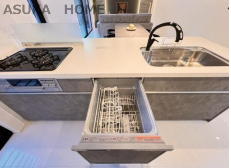 瀬谷区橋戸３丁目 戸建のキッチン|料理の時間が楽しくなるキッチンスペースです。