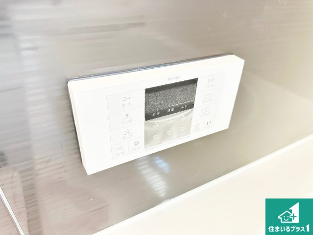 ●桜井市西之宮　第6期　新築一戸建ての発電・温水設備|給湯器リモコン（浴室側）省エネタイプの給湯器でお湯はり・追い炊き自由自在！お子様から高齢者の方まで、みんなが操作しやすいボタン配置です。