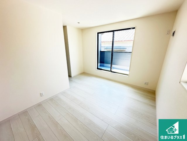 ●桜井市西之宮　第6期　新築一戸建ての洋室|シンプルな洋室は、自分好みのインテリアが楽しめます♪ご家族とインテリアや家具を選びに行くのは新築購入時の醍醐味の一つです。ぜひお楽しみください♪