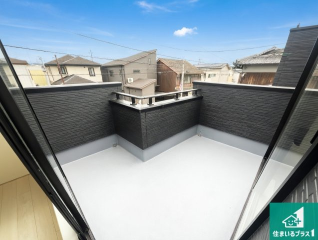 加古川市加古川町本町　第2期　新築一戸建てのバルコニー|ワイドバルコニーは洗濯物を干すスペースが広いのでご家族が多くても安心！