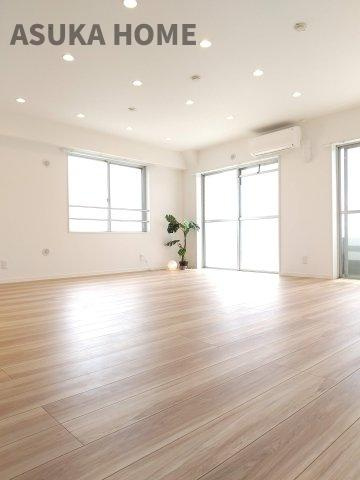 カインドステージ横浜阪東橋の居間・リビング|広さのある２SLDK、遮音性に優れた二重床、二重天井構造お隣や階下を気にせず生活できるノンストレスな快適空間！