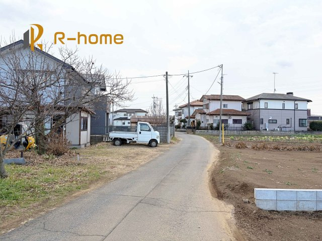 土浦市神立町第8　新築戸建て　1号棟の前面道路含む現地写真|『今から見たい！』大歓迎です♪
お気軽にＲ－ｈomeまでお問い合わせください。