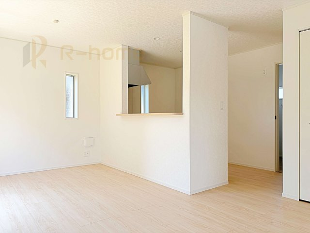 土浦市神立町第8　新築戸建て　1号棟のキッチン|対面式で会話をしながら家事ができます♪
