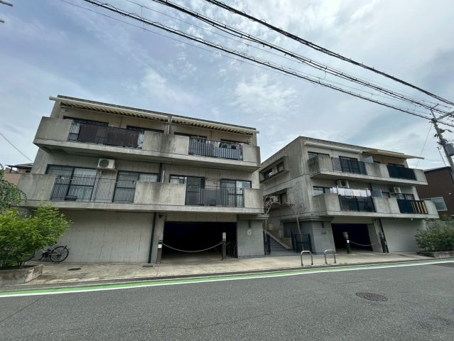 ラジュニール春日丘の外観