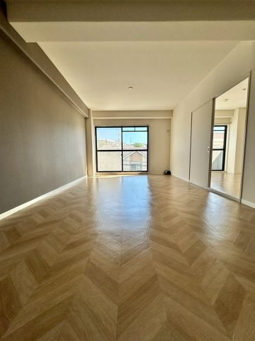 ラジュニール春日丘の居間・リビング