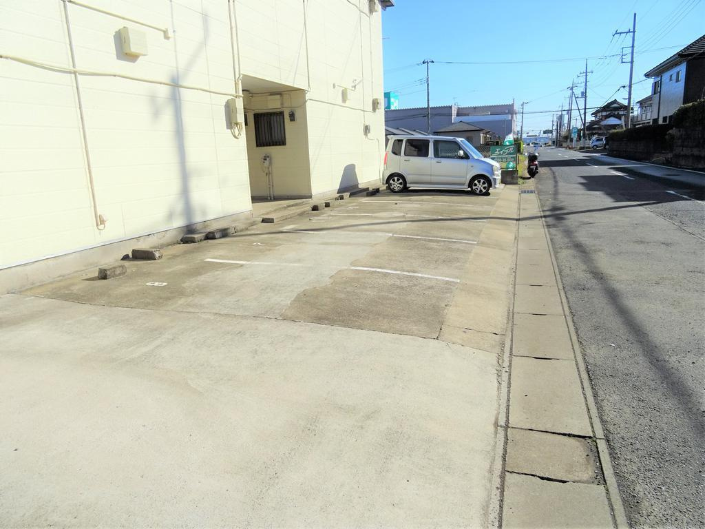 アークヒルズフクモトNO5の駐車場|駐車場1台無料です！