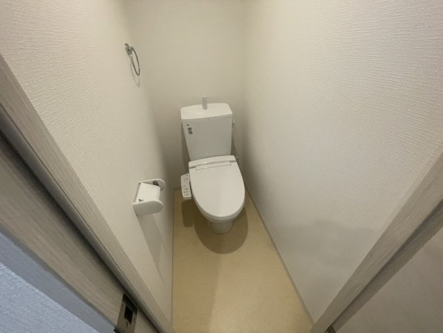 アリビラ六甲のトイレ|落ち着いた色調のトイレです