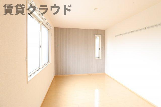 バル・ドミールの居間・リビング|安心のホームセキュリティー完備♪