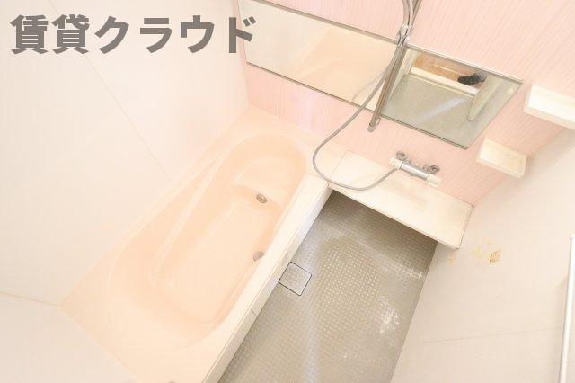 バル・ドミールの浴室|落ち着いた空間のお風呂です