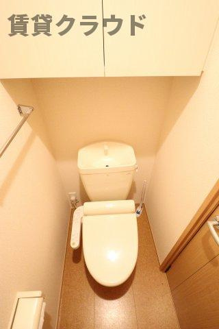 バル・ドミールのトイレ|ゆったりとした空間のトイレです
