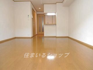 広島市安佐北区深川３丁目のアパートの居間・リビング|人気の対面キッチン