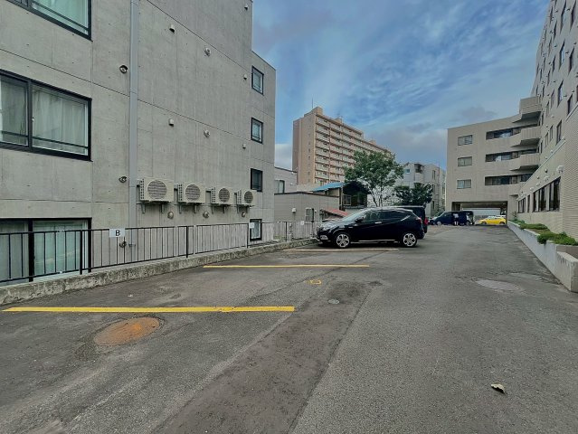 カーサ手稲本町の駐車場