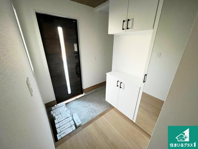 加古川市加古川町本町　第2期　新築一戸建ての玄関|シューズボックスにはたくさんの靴が収納できるので玄関周りはいつもスッキリ！ご家族が増えても安心！