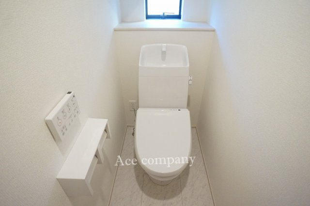 【トイレ】 | 八尾市志紀町南4丁目 | トイレは1階と2階の2ヶ所に完備♪ともに同仕様のシャワートイレです☆