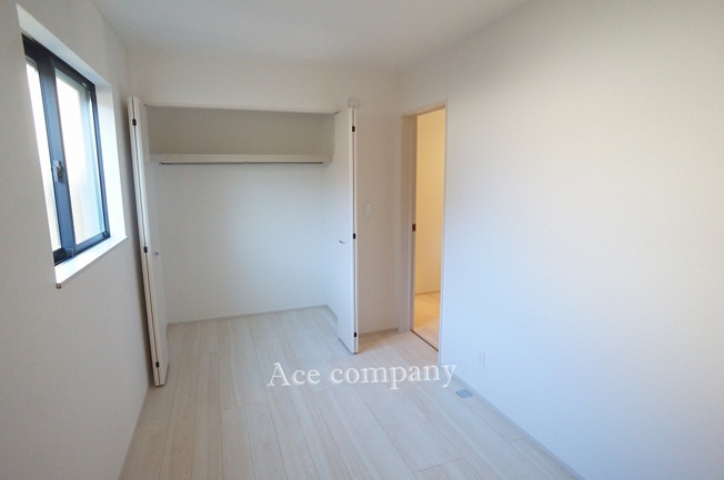 【子供部屋】 | 八尾市志紀町南4丁目 | 【1階：納戸5帖】クローゼット完備です♪