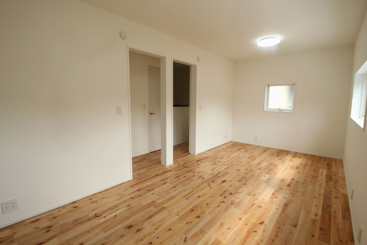 横浜西町　新築戸建　【高台】の洋室|2F　南の部屋　4.5帖+4.5帖