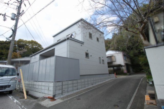 横浜西町　新築戸建　【高台】の前面道路含む現地写真