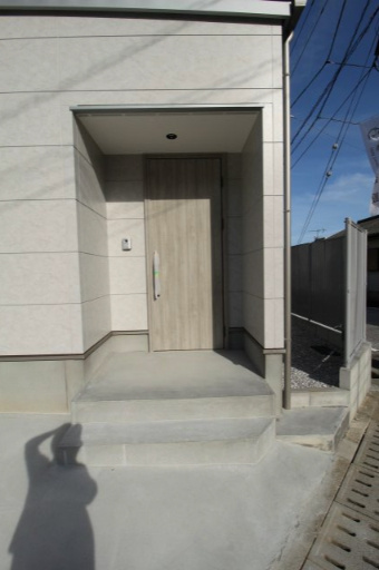 横浜西町　新築戸建　【高台】の玄関