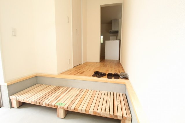 横浜西町　新築戸建　【高台】の玄関