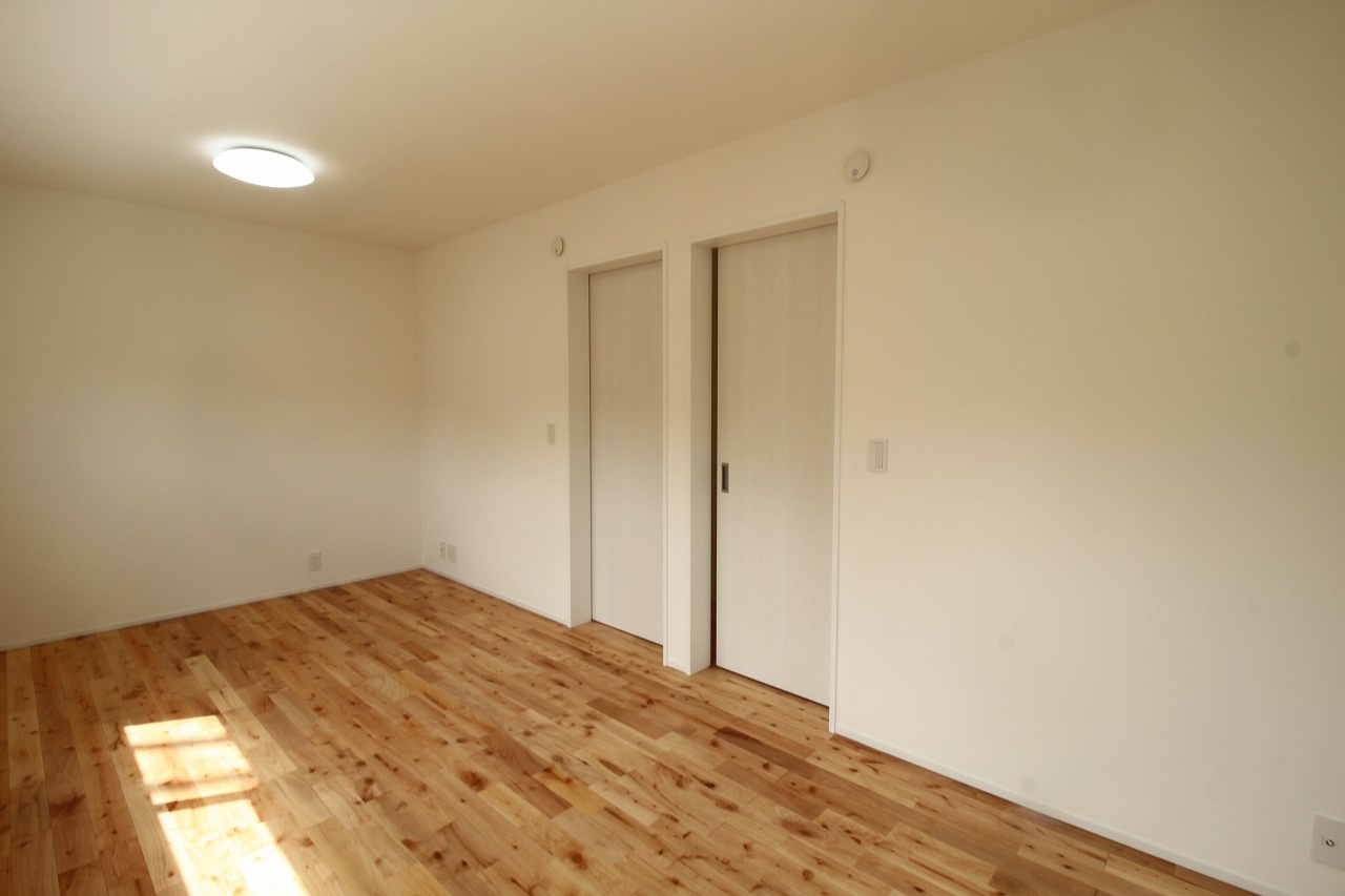 横浜西町　新築戸建　【高台】の洋室|2F　南の部屋　4.5帖+4.5帖