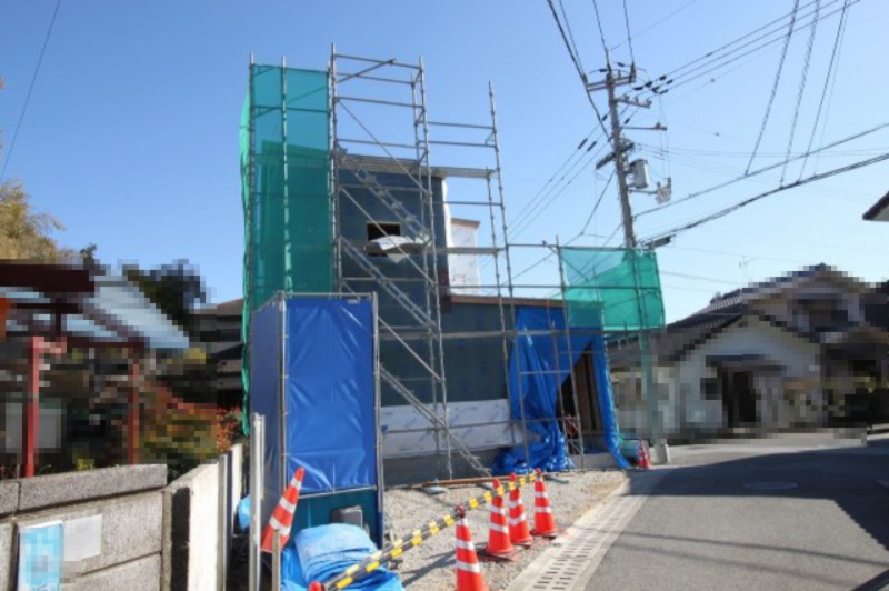 横浜西町　新築戸建の前面道路含む現地写真