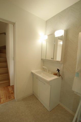 横浜西町　新築戸建　【高台】の独立洗面台