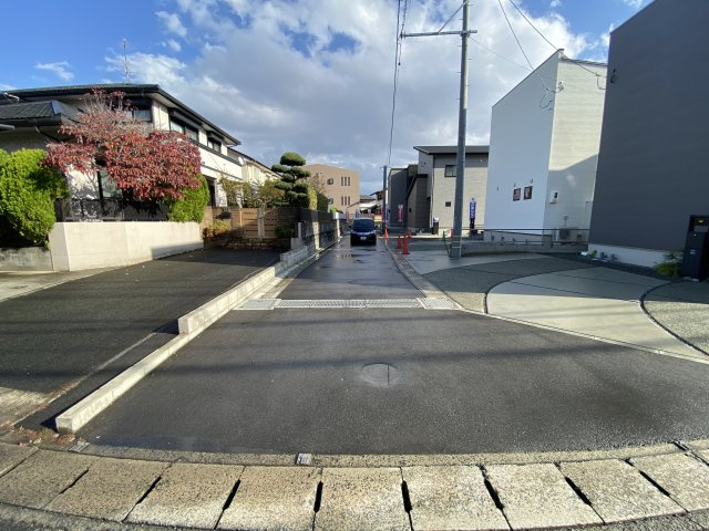 【前面道路含む現地写真】 | 高平台小学校南