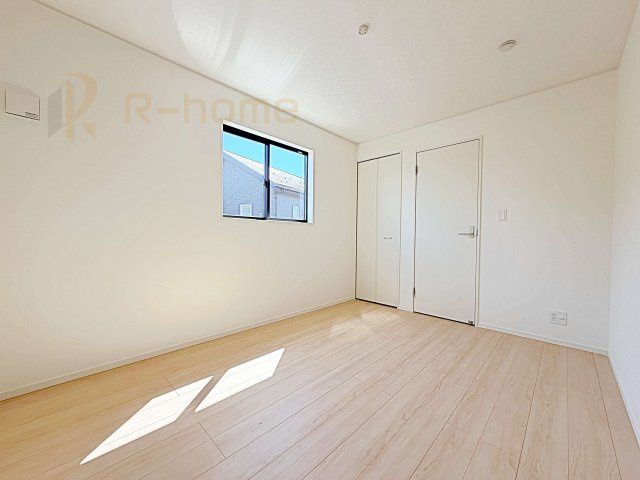 土浦市神立町第8　新築戸建て　3号棟の洋室|お部屋のサッシにはペアガラスを採用、高い断熱性による省エネと結露対策に有効です♪