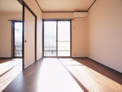 【居間・リビング】 | ポレール光洋 | 快適に過ごせるエアコンが付いています♪