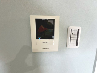 【防犯設備】 | 白鷺スカイハイツ | 【TVモニター付きインターフォン】 防犯設備として欠かせないTVモニター付きインターフォンがあります♪