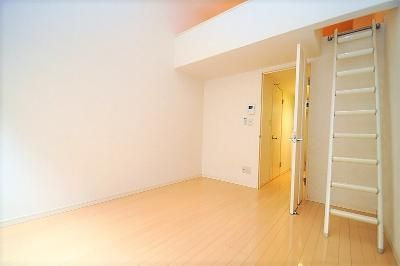 ジュークIIの居間・リビング