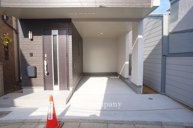 【駐車場】 | 東大阪市小若江3丁目 | 玄関断熱ドア、TVモニターホン完備です☆