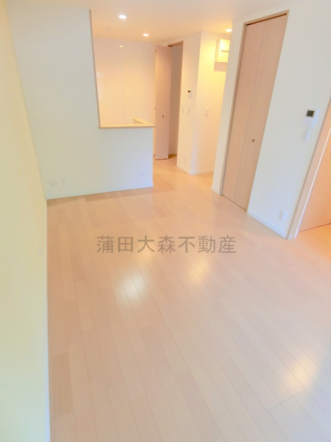 カームの居間・リビング