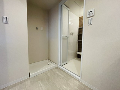 【洗面所】 | ハイネスピア六甲薬師通 | ■ 洗面室
白を基調とした清潔感のある洗面室。