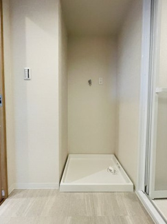 【ランドリースペース】 | ハイネスピア六甲薬師通 | ■ 洗濯機置き場
洗面室内に洗濯機置き場を配置。
家事動線がスムーズで使いやすい設計。