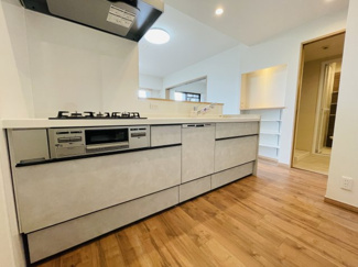 【キッチン】 | ハイネスピア六甲薬師通 | ■ キッチン
開放感のあるオープンキッチン。
食洗機付きで家事効率も向上。