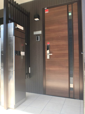 【玄関】 | 大和 Ⅰ | 宅配ボックス付き・ＩＣカードキーの玄関