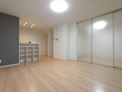 【洋室】 | 大和 Ⅰ | ＬＤＫ～洋室（スクリーンを閉めた状態）