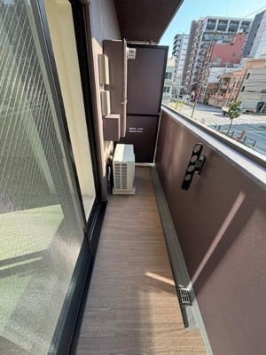 【バルコニー】 | ARCOBALENO MINAMISENJU | バルコニーからの眺めを楽しみながら食事をしませんか