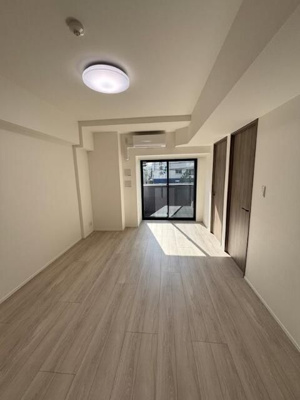 【居間・リビング】 | ARCOBALENO MINAMISENJU | ゆったりとした居間です