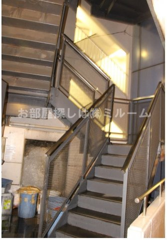 第６５オーナーズビルのその他共用部分|階段♪（同一仕様写真）