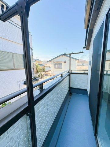 三郷市　高州1丁目　新築戸建　全1棟のバルコニー|暖かな日差しのふりそそぐバルコニー