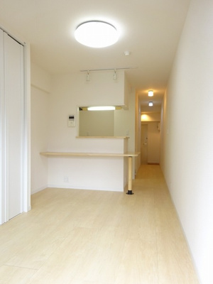 【居間・リビング】 | ハイネスときわ台 | こちらの居間で趣味の時間をお楽しみください