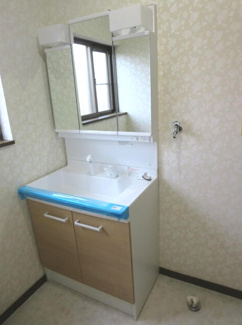 【独立洗面台】 | 東金市東中　中古戸建 | 内外装リフォーム済み令和7年12月  敷地約86坪バーベキューや菜園が可能です。平成8年10月築