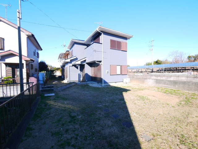 東金市東中　中古戸建の前面道路含む現地写真|内外装リフォーム済み令和7年12月  敷地約86坪バーベキューや菜園が可能です。平成8年10月築