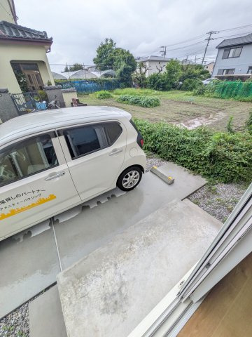 ヴァネラス南棟の駐車場