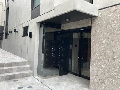 【エントランス】 | LAPiS西新宿五丁目 | 清潔なエントランスです