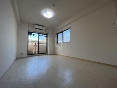 【居間・リビング】 | ルーブルCTJR難波 | ルーブルCTJR難波　洋室